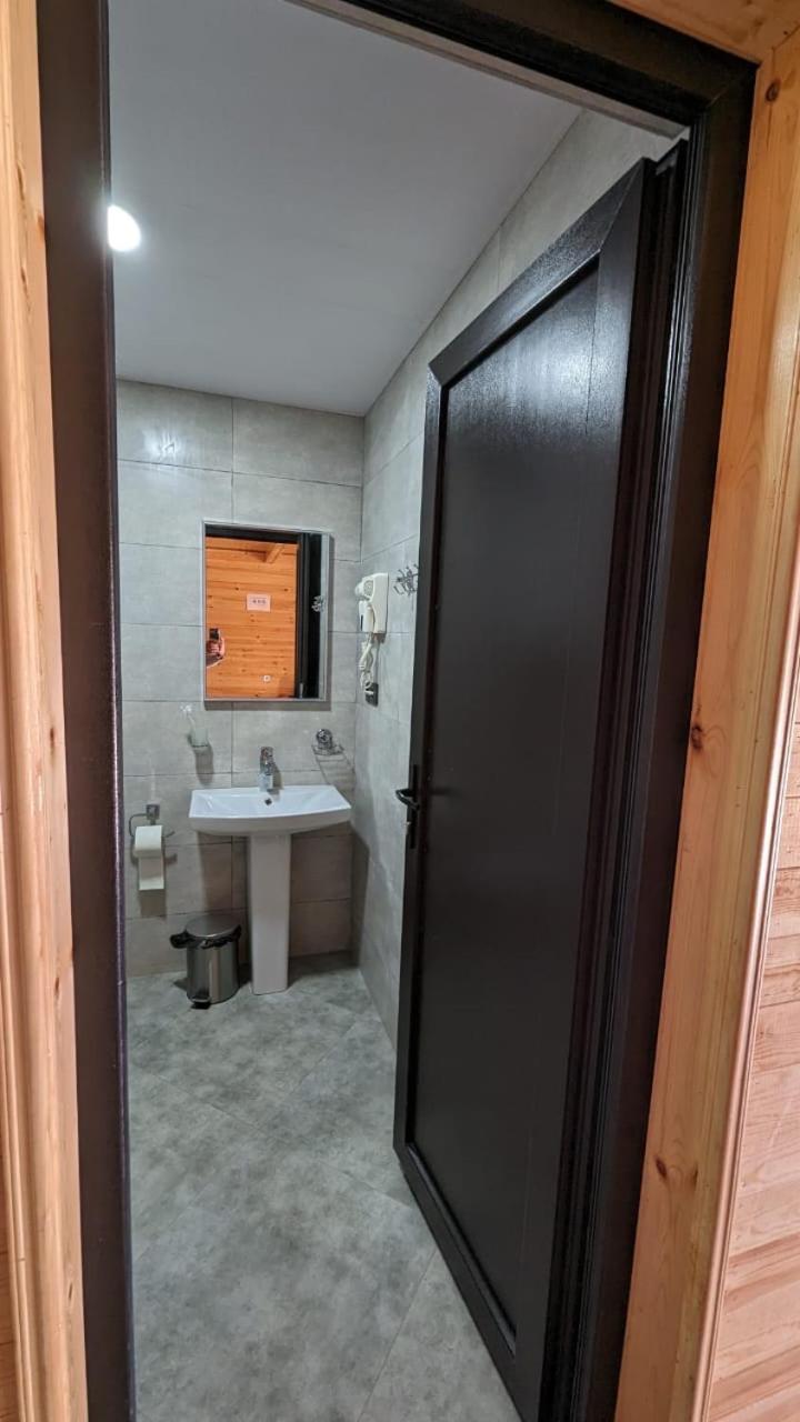 Taripiri Villa Ambrolauri Bagian luar foto
