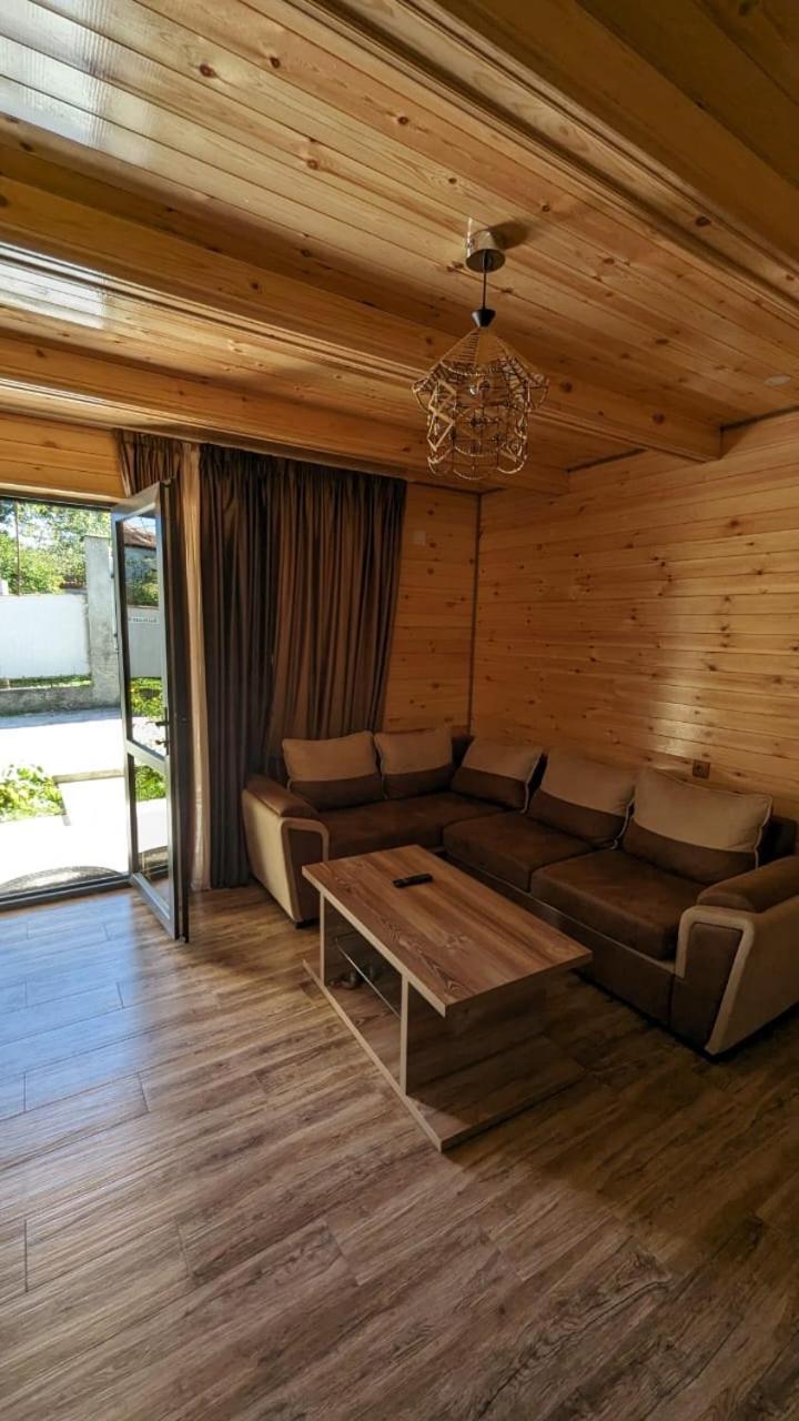 Taripiri Villa Ambrolauri Bagian luar foto