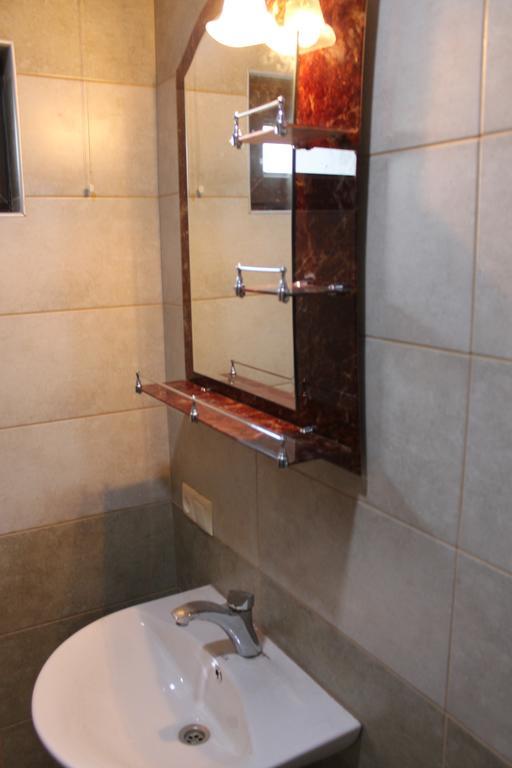 Taripiri Villa Ambrolauri Bagian luar foto
