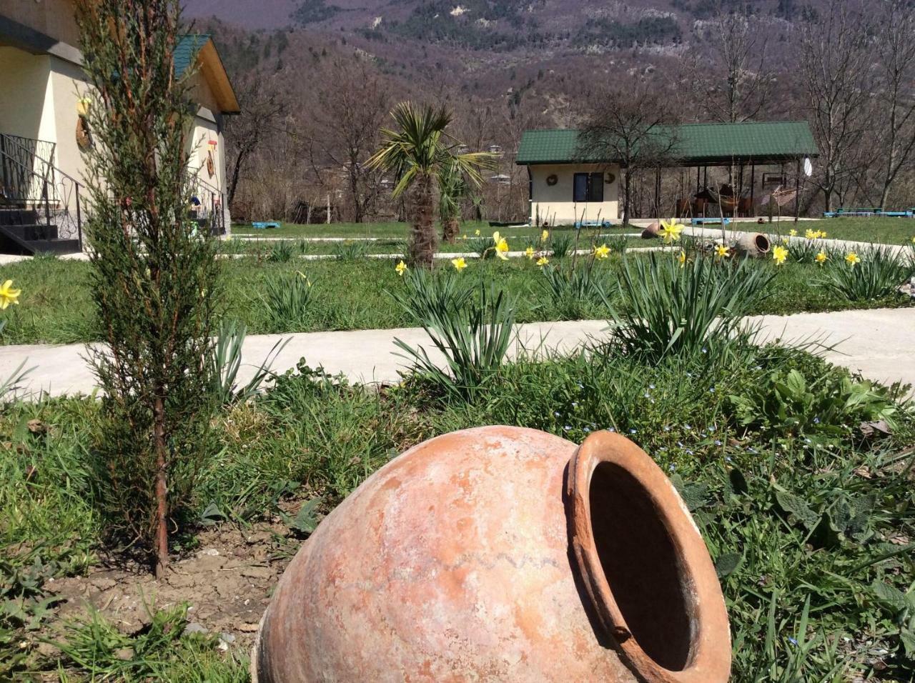 Taripiri Villa Ambrolauri Bagian luar foto