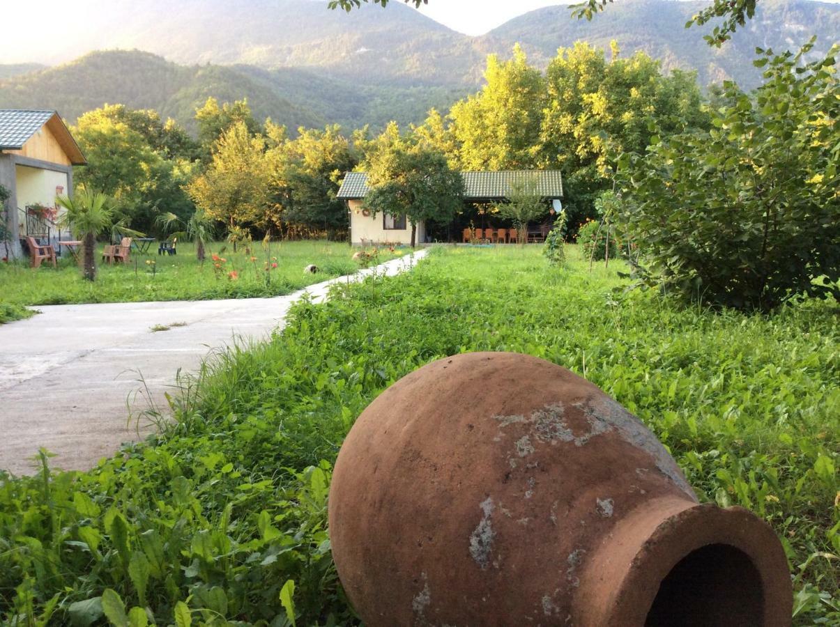 Taripiri Villa Ambrolauri Bagian luar foto