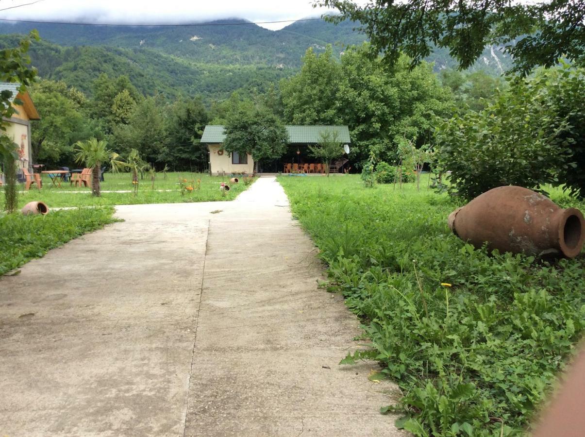 Taripiri Villa Ambrolauri Bagian luar foto
