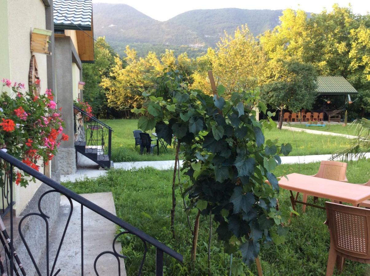 Taripiri Villa Ambrolauri Bagian luar foto