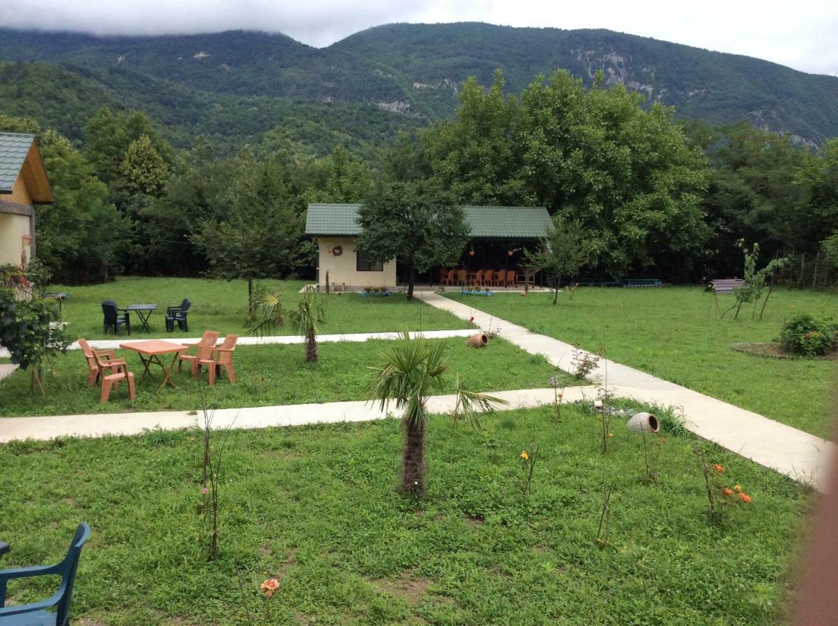 Taripiri Villa Ambrolauri Bagian luar foto