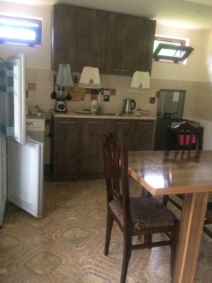Taripiri Villa Ambrolauri Bagian luar foto