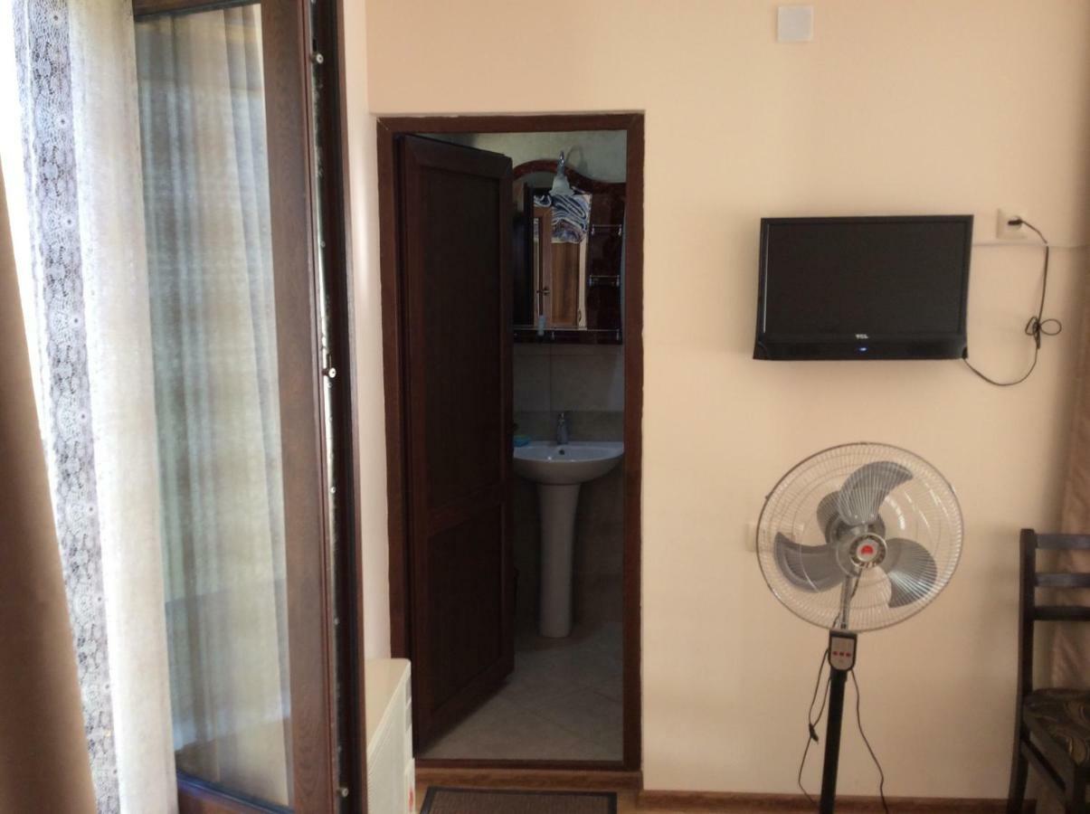 Taripiri Villa Ambrolauri Bagian luar foto
