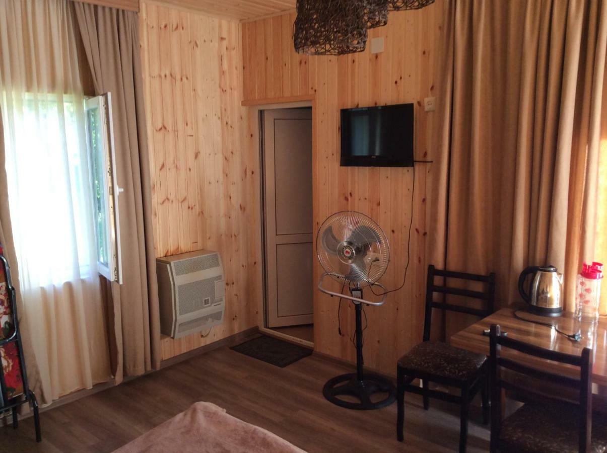 Taripiri Villa Ambrolauri Bagian luar foto